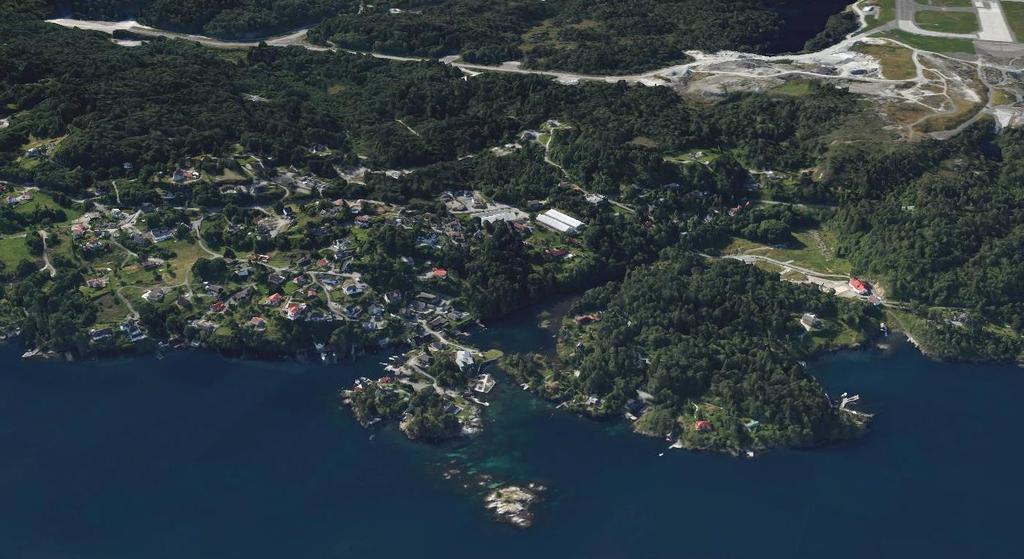 Figur 40: Grimstadneset sett fra nord. Flyplassen og militær rullebane i bakgrunnen. Bilde hentet fra Google Earth. 8.3.