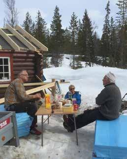 Vi ble tidlig vinteren 2016 kontaktet av lokal gårdbruker og ildsjel, Arve Gunnar Haldorsen. Han hadde forslag til både tomt og hytte. Ved kapellet i Vera var det en tømmerkasse til salgs.