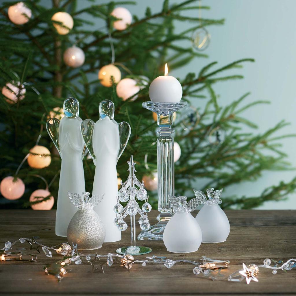 DEKORER Soft Lights Batteridrevet lyslenke 349,- Christmas Collection Juletre glass H:21 cm 299,- Eminence Lysestake