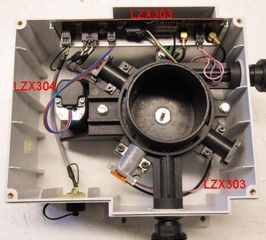 Bytting av tørkemedie i turbiditetssensor Skift ut tørkeposene inni sensoren. 1 stor pose LZX304. 2 små poser LZX303.