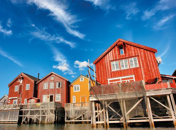 Med Nord-Norges høyeste fjell, Norges åttende største bremassiv, rike fiskemuligheter og idylliske fjordarmer, byr naturen på unike muligheter for et aktivt friluftsliv.