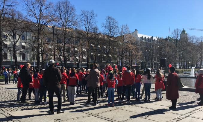 Gøyal åpning av «Hopp for hjertet» «Hopp for Hjertet» 2017 startet med en uhøytidelig «offisiell åpning» i Spikersuppa (Oslo sentrum).