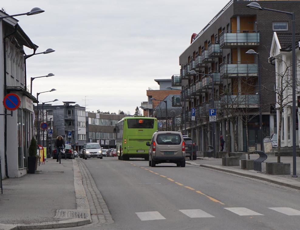 Samlet gir dette en reisemiddelfordeling med høy andel biltrafikk.