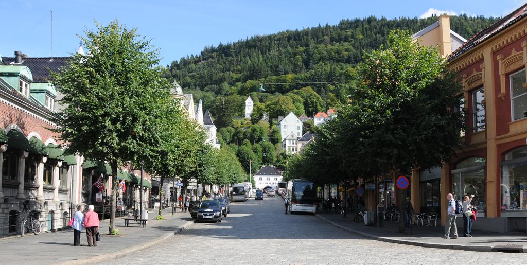 Krav om kvalitet i byromsinnhold Opplevelse og opphold I tråd med bergensk byskikk utgjør byrommene nervene i det urbane fellesskapet og rammen rundt bylivet i hverdagen.