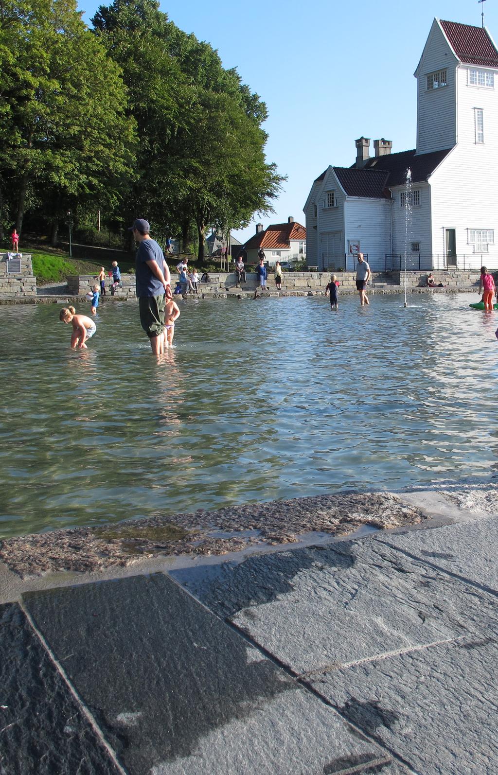 Blå strukturer Eksisterende stedegne vannveier og deler av vassdrag må ivaretas i opparbeidingen av byrommene.