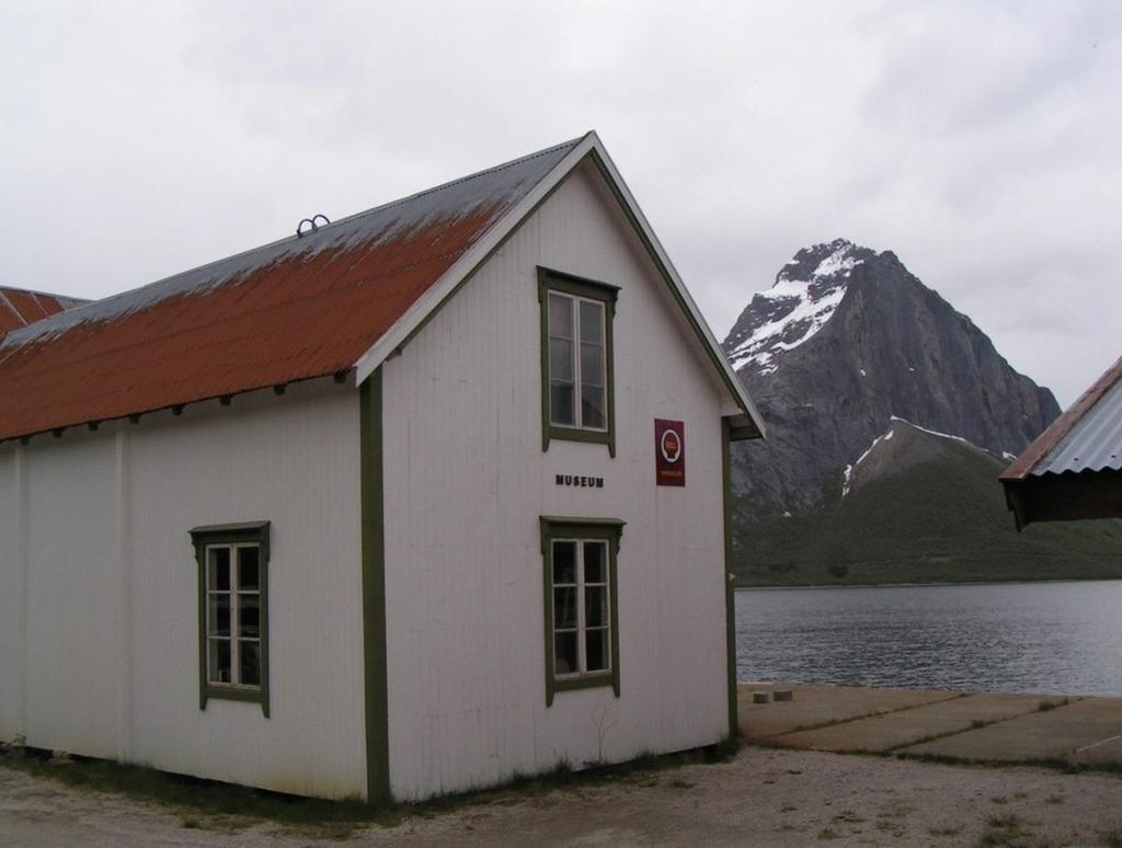 Foto: Her kan man tydelig se rustskadene på bølgeblikket. Når nytt tak legges bør det behandles med enten owatrol/dekkbeis eller eventuelt aluzink.