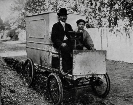 1901: Lastebilen til melkehandler Billancourt En melkehandler ville gjerne erstatte hesten på sine daglige leveringsrunder.