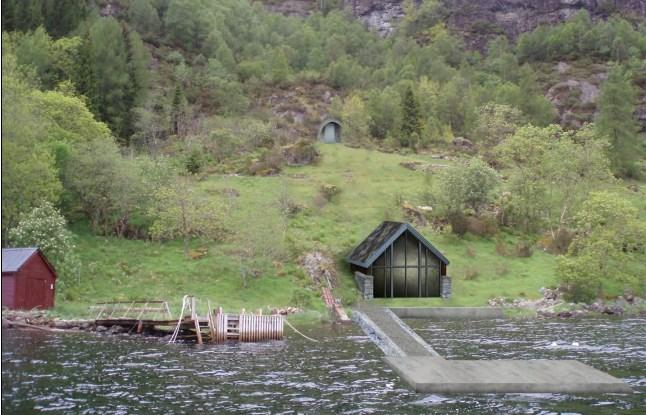 Frå inntak i vatnet skal driftsvatnet gå i sjakt/tunnel ned til kraftstasjonen, bortsett frå dei siste 120 meterane der det er planlagt nedgravde rør. Grunnflate for stasjonen: 80-90 m2.