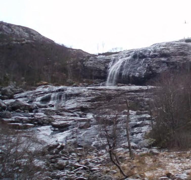 Spesielt gjelder dette Fossedalsfossen, og i noe mindre grad Vikafossen siden sistnevnte også får en del vann fra restfeltet i tillegg til foreslått minstevannføring.