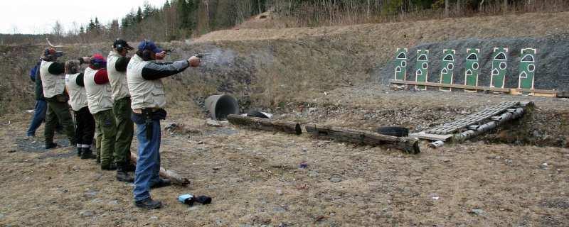 NSF feltpistol Skytetidene på de forskjellige standplassene må avpasses etter avstand til mål og størrelse. Generelt bør skytetidene variere mellom 10 15 sekunder på alle øvelser.