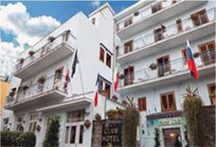 2 VI SKAL BO PÅ FØLGENDE HOTELL CLUB HOTEL SORRENTO **** (Italiensk standard)