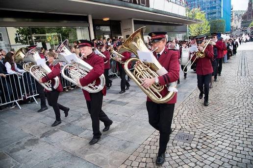 bestod av folk fra mange forskjellige