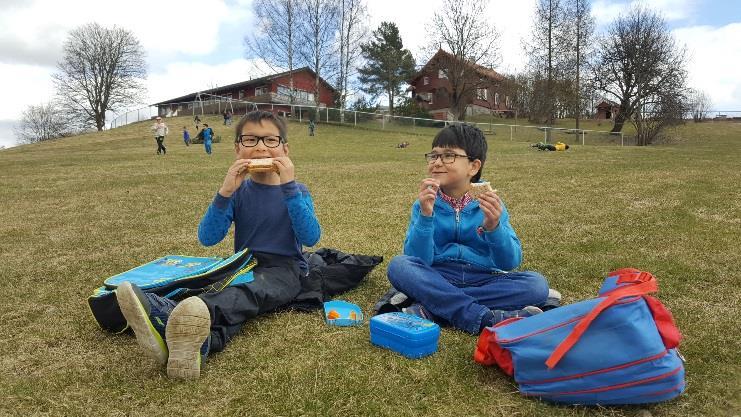 15: Fiskekaker med potetstappe Hele drar til Smedstua kl. 14.00 for å grille, spille fotball, kubb, leke og kose oss.