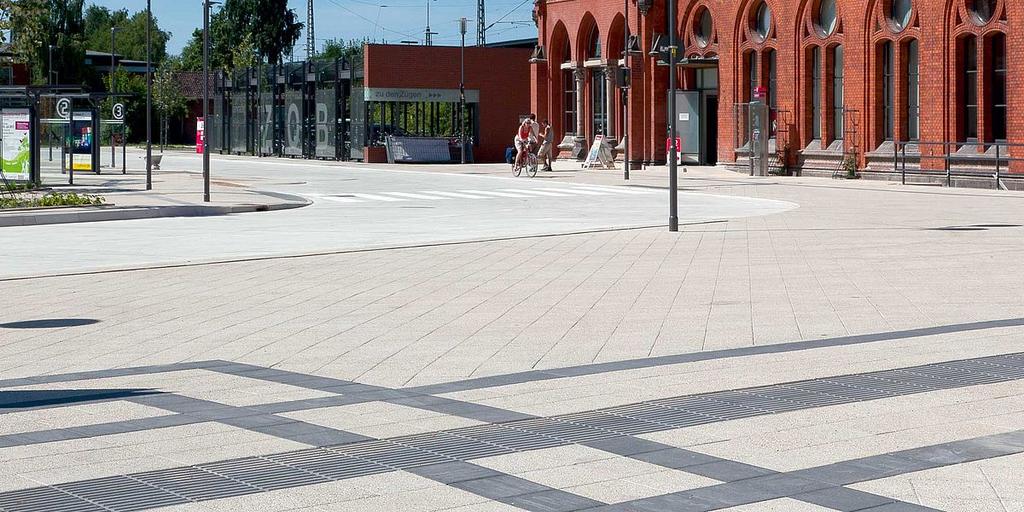 Andre fotokatalytiske referanser Detmold i Tyskland, bussterminal utenfor jernbanestasjonen midt i byen,