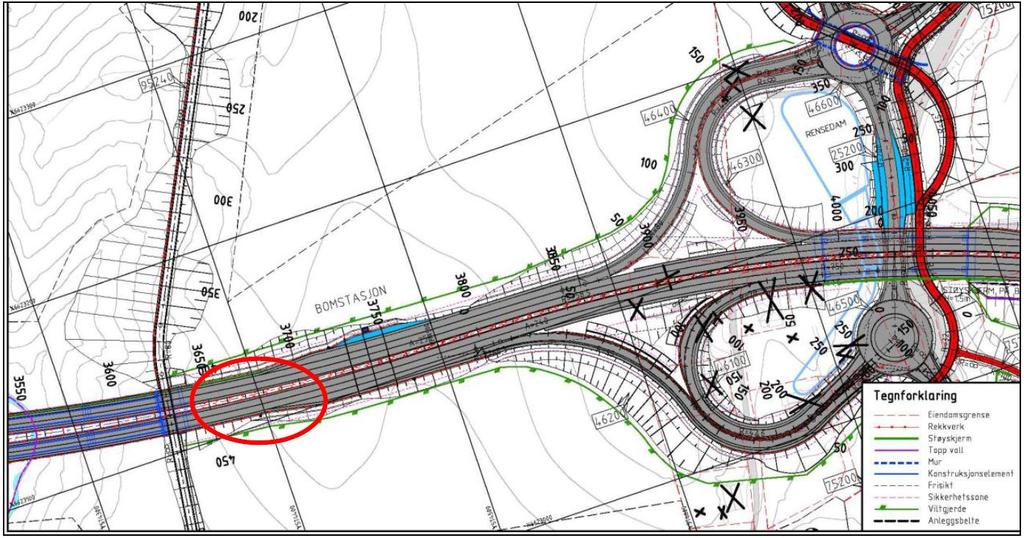 I HAZID-møtet ble det vurdert hvor vidt kryssingsfeltet bør plasseres mellom tunnelmunningen og brua eller mellom brua og 2-planskrysset på Dagsletsiden.