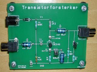 3. Praktiske målinger på transistorforsterker i har laget en transistorforsterker som er meget lik den simulerte forsterkeren. Se bilde under. Forsterkeren skal ha tilført 12 DC.