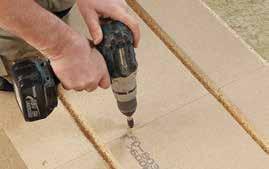 Planlegg utførelsen av gulvet i forhold til varmesystemets plassering og planlegg av- og tilgang til gulvvarmeslangen. Beregn fordeling av bjelkelag og plater i forhold til gulvflaten.