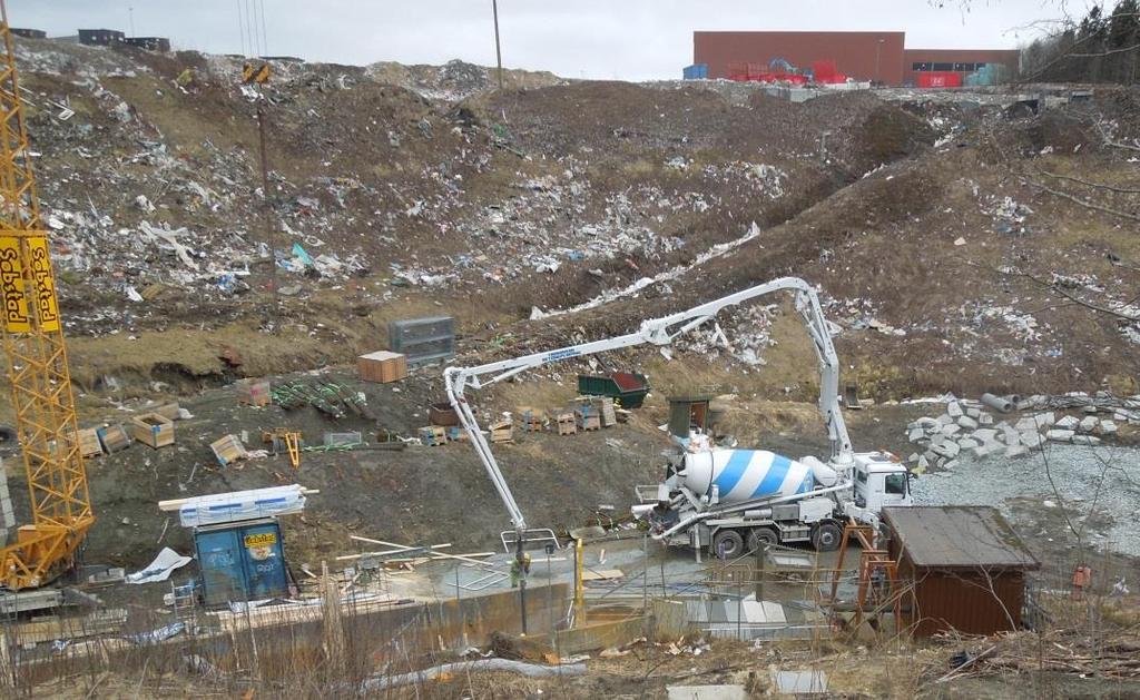 Disse anses som hastetiltak for å unngå utglidning til pumpestasjonen. Ifølge vannstandsmåling i deponiet med peilebrønner, gir disse tiltakene forventet resultat som vist i figur 4.