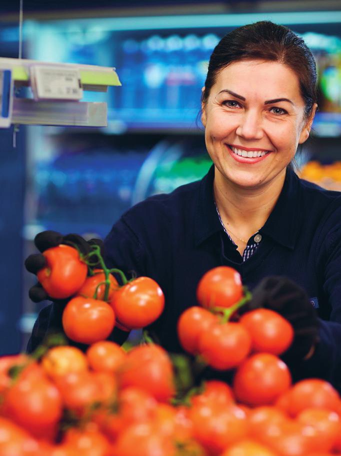 REMA 1000 Danmark gjør også en stor innsats for å fremme økologi, etisk handel og bærekraftig matproduksjon med forretningsidéen Discount med holdning.