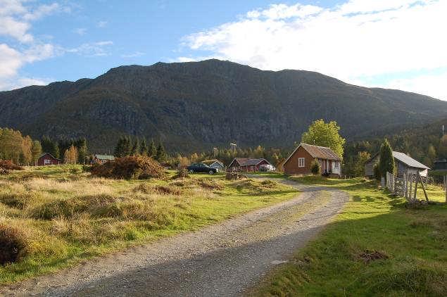 KU 420 kv-ledning Ørskog Fardal, Tilleggsutredning III 9 Grebstadstølen (foto: NIKU 2006) Kvalitet: En viss tidsdybde som seterområde med hensyn til kulturlandskap og plassering av bebyggelse, men