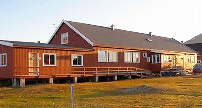 THE NERC ARCTIC RESEARCH STATION, NY-ÅLESUND There has been a British research station in Ny-Ålesund since 1972 when Brian Harland rented Mexico Hytte from Kings Bay for his Cambridge University