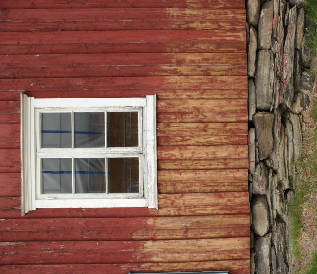 Figur 5. Røros. Vognbua. Vinduet i sydfasaden. Foto: J. Brænne. 12.6.2017.