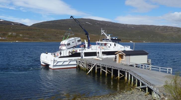 Effektiviseringstiltak knyttet til ruteopplegg og fartøy forts Gods på hurtigbåter. Gods som krever kranløsninger på båt eller kai skal normalt ikke transporteres med hurtigbåt.