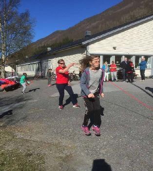 Sammen med fylkeslaget sine Hjertekontakter Kari Maaseide Witsø og Arnfinn Ugelstad ble det en spenstig åpning i det vakre vårværet.