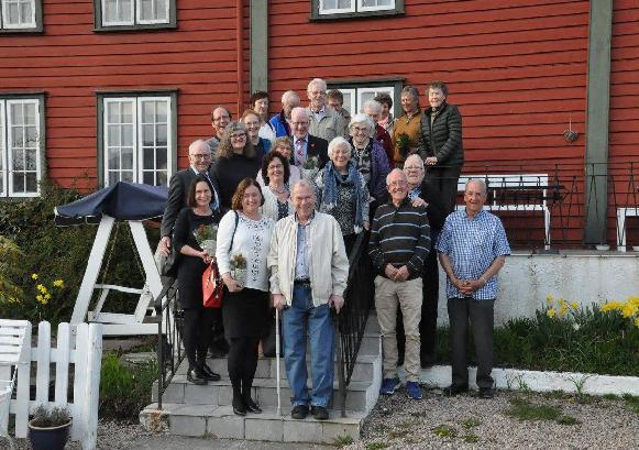 Lokallagsnytt Steinsgrenda helselag 90 år! Vi gratulerer Nasjonalforeningen for folkehelsen Steinsgrenda helselag med 90 år. Laget ble stiftet 4. mai 1927 på Hansgarden på Kornstad på Averøy.