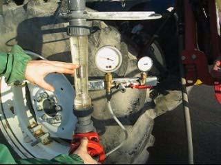 Måling av pumpekapasitet og manometervedi (2) Still inn mottrykk i trykkområdet som angitt i testprotokollen.