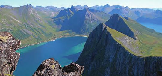 STORSLAGNE NORDNORSKE SOMMERNETTER 10 Husfjellet på Senja et av uendelig mange turområder www.senjafoto.no Ivars Bar og Brygge: sløyerom, frysere, spesiallaget kajakkbrygge og utebar.