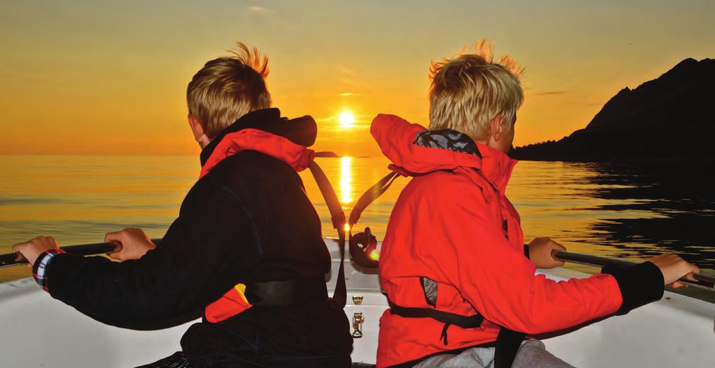 stillheten og la seg imponere av en utrolig barsk og flott natur. Med andre ord - ingen grunn til å sove om sommeren. Senja er en riktig godbit av norske naturopplevelser til alle årstider.