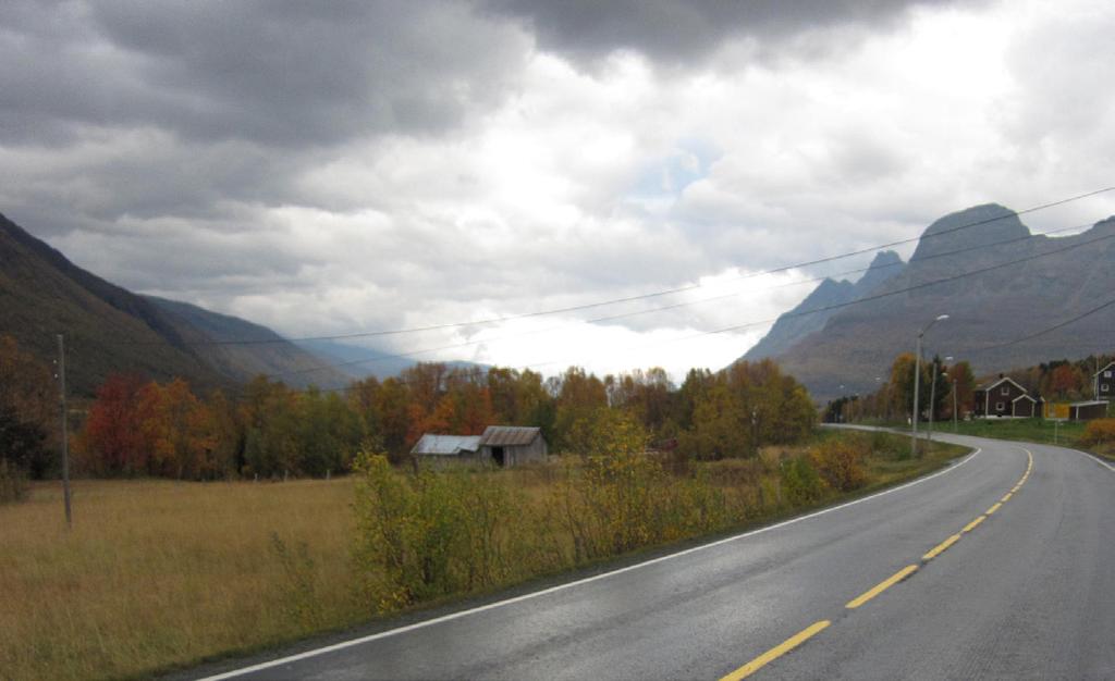 Delområde 2: Mindre tettstedslandskap Oteren Delområdet favner Oteren som et tettstedslandskap ned til starten av brua over Signaldalselva. Landskapet er mer åpnet og henvender seg til fjorden.