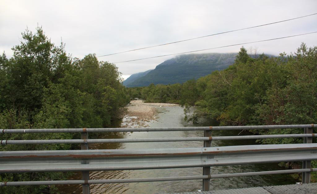 - Landform/ terrengform/ romdannelse Oteren ligger i skjæringspunktet mellom to daler; Balsfjordeidet og Signaldalen.