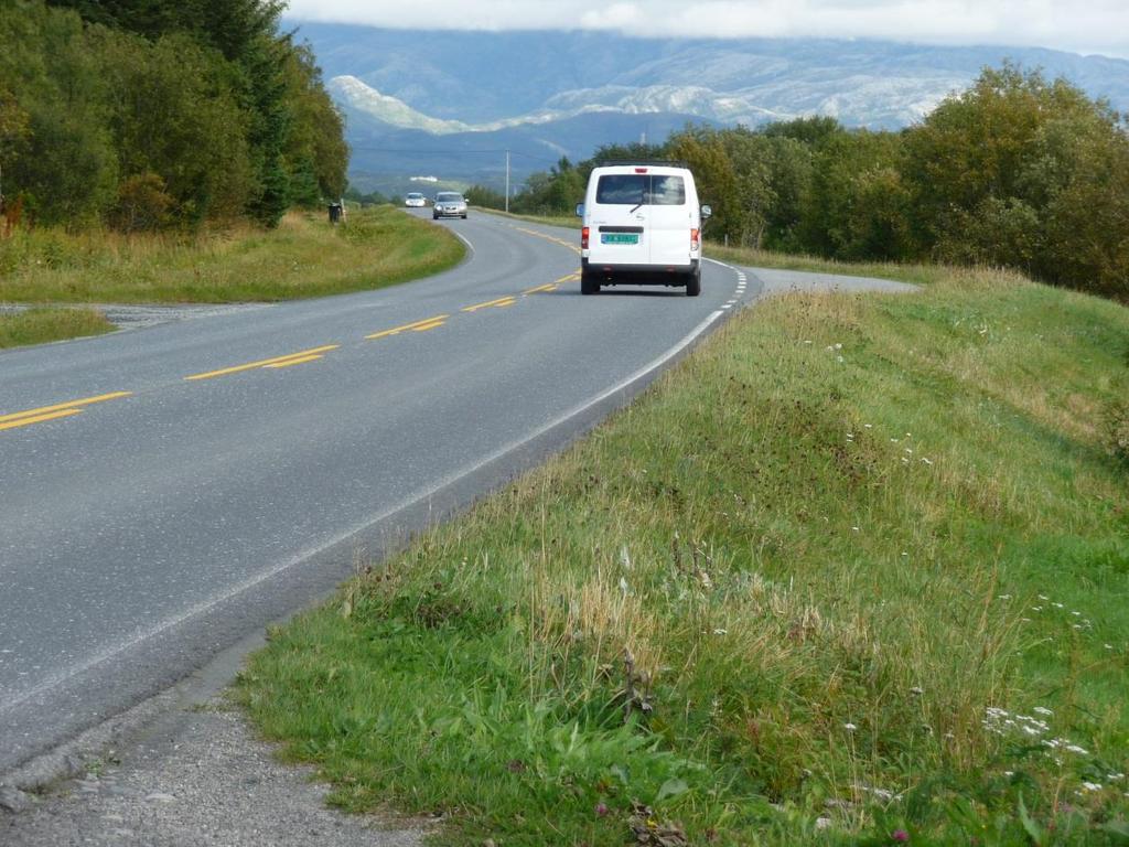 1. Bakgrunn 1.1 Målsetning med planarbeidet Formålet med planarbeidet er å etablere gang- og sykkelveg langs en svært trafikkert del av FV 17.