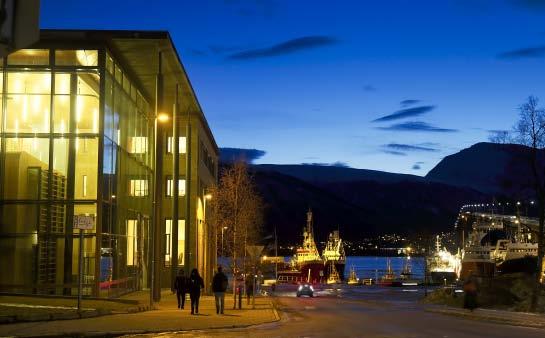 HÅLOGALAND LAGMANNSRETT Å R S M E L D I N G 2 1 1 Tinghuset i Tromsø ligger nord i sentrum like ved Tromsøbrua, og ble tatt i bruk mars 23. Tinghuset har et bruksareal på ca.