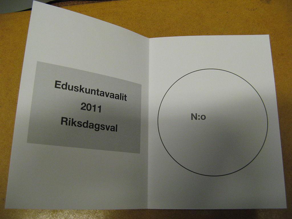 Mynd af kjörseðli við þingkosningar í Finnlandi 2011. Kjörseðill við sveitarstjórnarkosningar er eins.