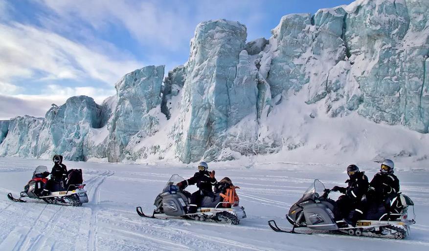 Opplevd risiko og motivasjon Mange ser adventure turisme som en mulighet til å kombinere spenning med et behov for å forbedre selvbildet ved hjelp av mestring Eksepsjonelle ferieopplevelser skjer når