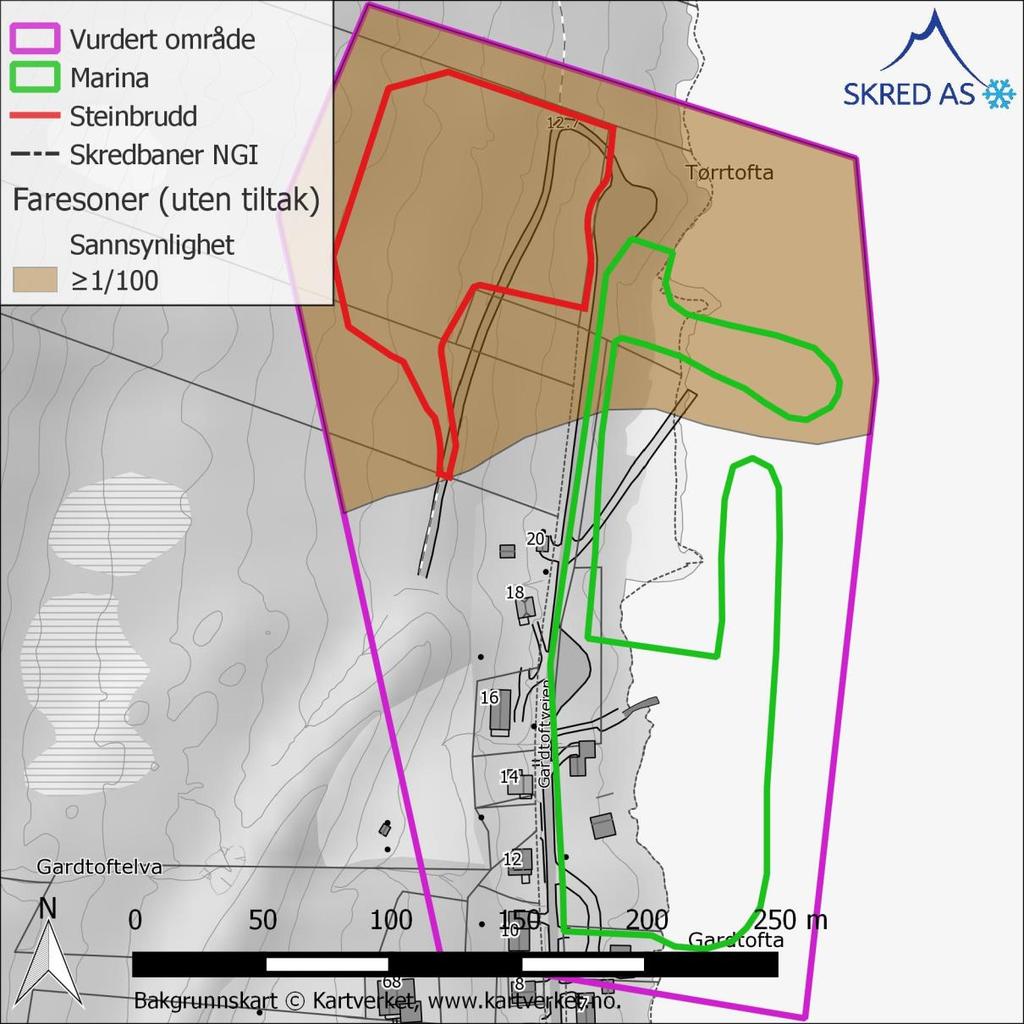 2 Justert plasseringen av molo ift. skredfare Vurderingen av skredfare for marina er presentert i vår rapport 16071-03-1. Den opprinnelige plassering av marina er lagt til grunnen i den vurderingen.