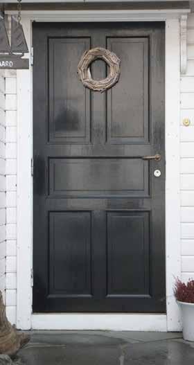 døren skiftes, skal døren være lik den eksisterende i størrelse, utforming, utseende, materialbruk