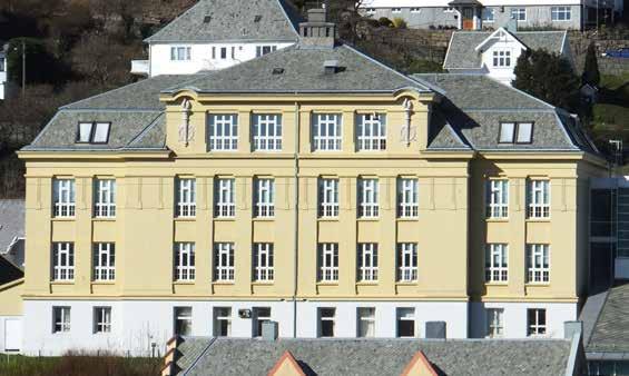 JUGEND 1900-1930 - murbebygninger Skoleplassen 2 Jugendstilen oppstod som reaksjon på historismen. Ordet jugend er tysk og betyr ungdom.