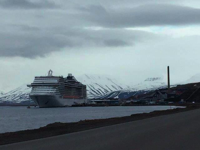 Styrking av antall skip og anløp av lokal cruise eller dagsturer i Isfjorden økte i anløp med vel 32% fra året før og over 50% i antall passasjerer.