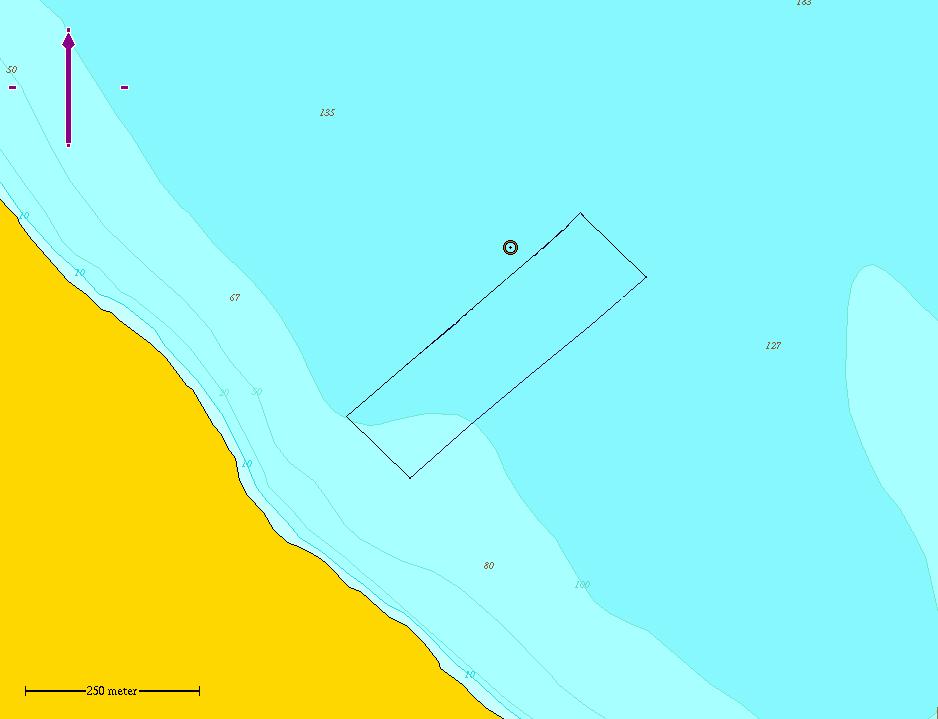 Kje 1 50 m 100 m Figur 2.3. Detaljskisse over lokaliteten med stasjonen i nærsonen og en enkel skisse av anlegget. Eksakt plassering av stasjonen er gitt i Tabell 2.1. Vurdering av miljøforholdene på stasjonen er markert med kakediagram, der = svært bra, = bra, = middels, = dårlige miljøforhold og = dødt.