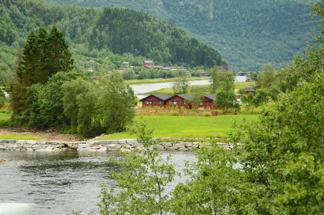 Innanfor planområdet er store delar av området opparbeidd der delar av området er nytta til fritids- og turistformål, næring, landbruk og bustadar.