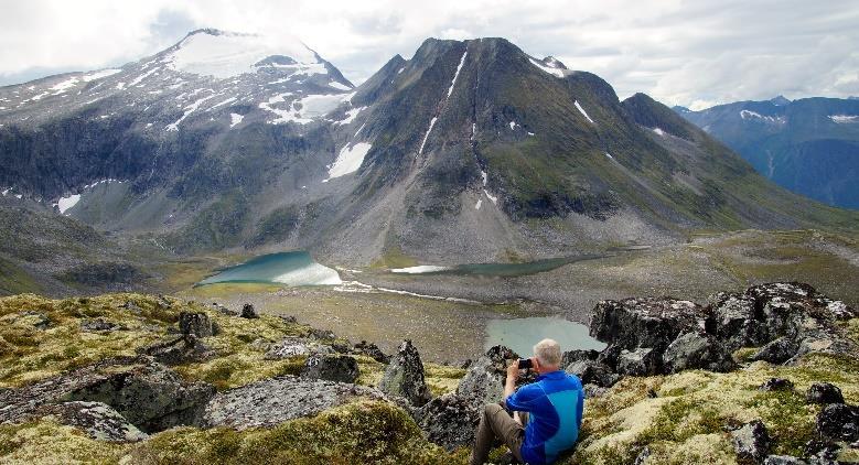 søndag en lett gåtur og en topptur. Turmålene blir bestemt fredag ut fra bl.a. vær og føre.