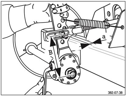 Aksler og akselaggregater Bremsebelegg-kontroll - hver 200. driftstime Åpne inspeksjonshullet ved å trekke ut gummitoppen (hvis montert).