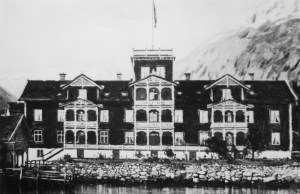 Together with his wife Kari and brother Knut, he extended the guest house in 1880, 1884 and again in 1885. That was the real beginning of Balestrand as a tourist resort.