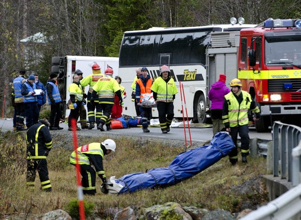 2.1.4 Ressursoversikt og koordinering av ressurser Forbedringspunkter IL peker på feildisponeringer av polititjenestemenn noe han mener skyldes for dårlig kommunikasjon mellom han selv og