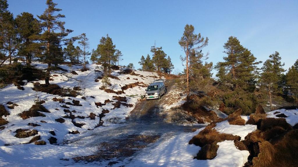 5.4 Resultater geofysiske logger, Bh4 Bh4 ble boret mot den nye magnetiske anomalien fra helikoptermålingene. Hullet ble boret med 15 o fall mot sørøst. Figur 16 viser lokaliteten for Bh4 (og Bh5).