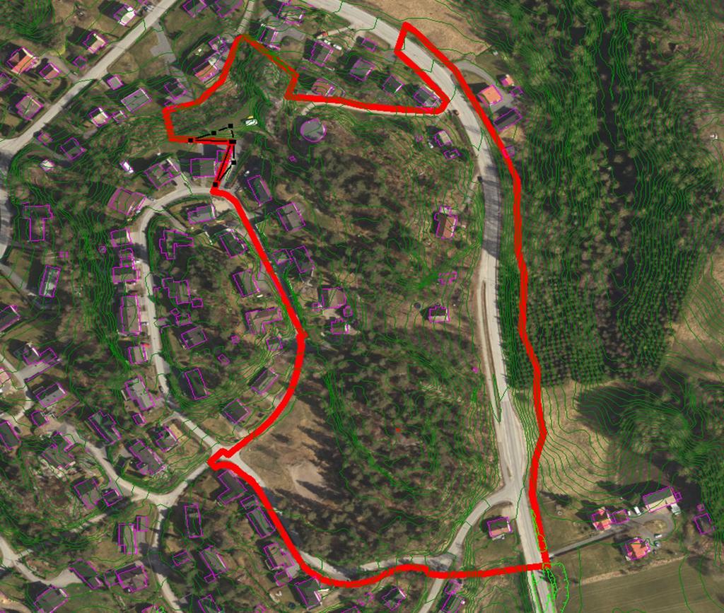 1 PLANOMRÅDET 1.1 Beskrivelse av planområdet Eksisterende bebyggelse De sentrale delene av området er ubebygd, men omfatter i nord bebygde boligtomter.